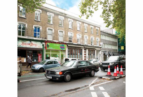 New Chiswick Restaurant Secures Alcohol Licence Amid Councillor's Objection
